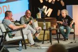 Ondřej Soukup, Josef Pazderka a Dana Drábová na živém natáčení podcastu Na Východ! na festivalu Colours of Ostrava 2025