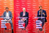 Zleva Boris Šťastný (Motoristé), Vlastimil Válek (TOP 09) a Adam Vojtěch (ANO) při debatě Česko 2025