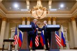 Americký prezident Donald Trump a jeho ruský protějšek Vladimir Putin na tiskové konferenci na summitu v Helsinkách