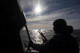 Voják ukrajinské pobřežní stráže hlídkuje v Černém moři (fotografie ze 7. února 2024)