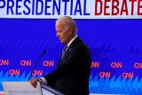 V devadesátiminutové debatě měl jedenaosmdesátiletý Biden problémy čelit útokům svého oponenta a působil zmateně