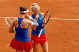Barbora Krejčíková a Kateřina Siniaková prohrály ve čtvrtfinále čtyřher