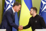 Nový generální tajemník NATO Mark Rutte a ukrajinský prezident Volodymyr Zelenskyj