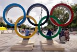 Olympijské kruhy na pařížském náměstí Bastille