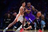 Lebron James ve vítězném duelu proti Atlantě zaznamenal v dresu Los Angeles Lakers 30 bodů