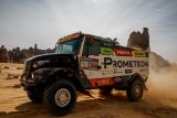 Martin Macík se svou posádkou vede v polovině Rallye Dakar kategorii kamionů