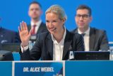 Alice Weidelová, spoluvedoucí a kandidátka na kancléřku strany Alternativa pro Německo (AfD) pro nadcházející parlamentní volby, reaguje na sjezdu strany AfD v Riese