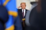 Trump salutuje během inagurace