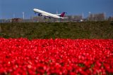 Airbus A330 společnosti Delta při vzletu z nizozemského letiště Schiphol