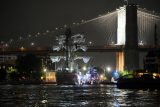 Cvičná loď mexického námořnictva narazila do Brooklynského mostu