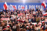 Podporovatelé Rafała Trzaskowského v jeho volebním štábu během prvního kola