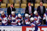 Hokejisté Spojených států amerických se ve finále světového šampionátu pokusí překonat soupeře ze Švýcarska