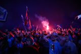 Fanoušci Neapole sledují zápas s Cagliari