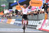 Dánský cyklista Kasper Asgreen slaví po úspěšném úniku vátězství ve 14. etapě Giro d&#039;Italia