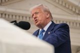 Americký prezident Donald Trump pronáší projev na každoroční oslavě Národního dne památky v pamětním amfiteátru na Arlingtonském národním hřbitově v Arlingtonu ve Virginii, USA, 26. května 2025