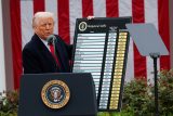 Americký prezident Donald Trump hovoří o clech v Růžové zahradě Bílého domu ve Washingtonu, D.C., USA, 2. dubna 2025