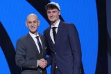 Osmnáctiletého rozehrávače, který byl v uplynulé sezoně vyhlášen nejlepším hráčem univerzitních soutěží, si vybral Dallas Mavericks