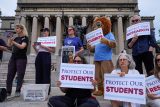 Zaměstnanci univerzity protestují proti nově přijatým opatřením (Archivní foto)
