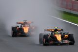 Oscar Piastri (vepředu) a Lando Norris ve Velké ceně Belgie formule 1