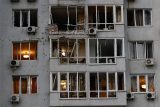 Tlaková vlna vyrazila okna v bytech mezi šestým a jedenáctým patrem výškové budovy