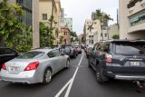 V Honolulu na Havaji se po varování před tsunami tvořily kolony