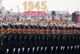 Vojáci během zkoušky na vojenskou přehlídku u příležitosti 80. výročí konce druhé světové války v Pekingu