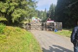 Převrácený autobus ve Starých Hamrech