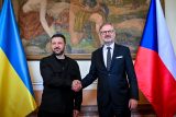Ukrajinský prezident Volodymyr Zelenskyj na návštěvě v Praze před schůzkou s premiérem Petrem Fialou (ODS)