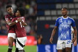 Fotbalisté Sparty John Mercado a Angelo Preciado, vpravo útočník Sigmy Muhamed Tijani