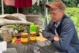 Pavel David, předseda Českého svazu včelařů v Hustopečích, nechává testovat svůj med
