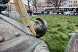 Detail Koněvovy sochy při přesunu z náměstí Interbrigády.