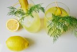 Lehké a osvěžující, to je domácí limonáda z okurkového láku