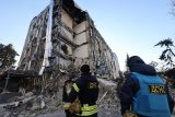 Následky útoku balistickou raketou Iskander v ukrajinském městě Izjum v Charkovské oblasti