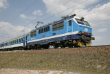 Lokomotiva řady 151 natřená na typickou modrou barvu Českých drah