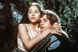 Olivia Husseyová jako Julie a Leonard Whiting jako Romeo ve filmu Romeo a Julie režiséra Franca Zeffirelliho z roku 1968