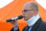 5. května 2010 - Tehdejší místopředseda sociální demokracie Bohuslav Sobotka dostal na mítinku v Brně ránu pěstí do obličeje. Byl krátce hospitalizován a musel nosit na krku límec zpevňující páteř. Pachatel Miroslav Dvořák byl odsouzen k podmíněnému trestu osmi měsíců.