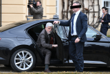 Inspekce stíhá řidiče (vpravo) prezidenta Petra Pavla (vlevo)