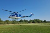 Startující vrtulník Bell 412 Letecké služby Policie České republiky při společném cvičení s lezeckou skupinou hasičů v Brně