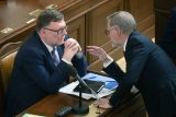 Ministr financí Zbyněk Stanjura (ODS) a premiér Petr Fiala (ODS)