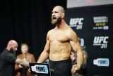 Jiří Procházka při vážení před zápasem UFC 311 s Jamahalem Hillem