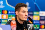 Útočník Patrik Schick z Leverkusenu na tiskové konferenci před zápasem se Spartou