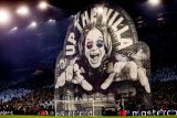 Banner Ozzyho Osbourna na stadionu Villa Park (archivní foto)