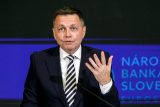 Guvernér Národní banky Slovenska Peter Kažimír na tiskové konferenci