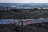 Pohled z vrcholu heřmanické haldy, jde o třicet metrů vysoký kopec odpadů z dolů a koksoven