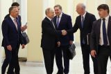 Vladimir Putin s Kirillem Dmitrijevem, Putinovým zmocněncem