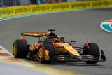Oscar Piatri z McLarenu na trati v Miami