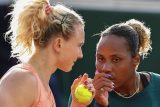 Kateřina Siniaková s Taylor Townsendovou nevyužily v prvním setu vedení 6:5 a v tie-breaku neproměnily za stejného stavu setbol