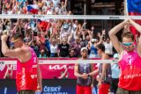 Plážoví volejbalisté David Schweiner a Ondřej Perušič slaví v Ostravě vítězství nad polským párem