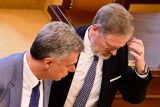 Pavel Blažek (vlevo) a Petr Fiala ve Sněmovně