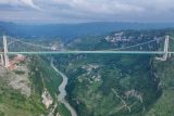 Nejvyšší most na světě - Chua-ťiang Canyon Bridge v čínské provincii Kuej-čou